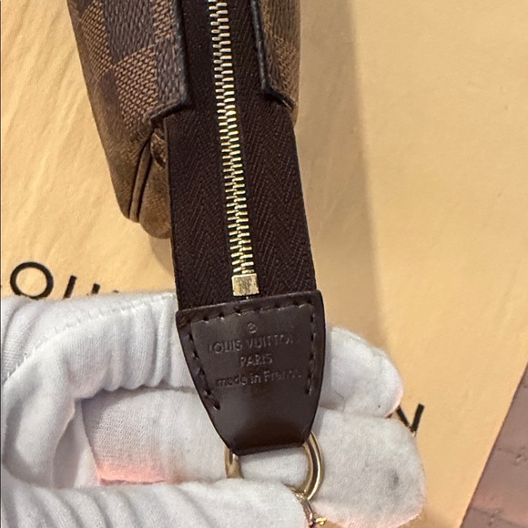 Authentic Louis Vuitton Damier Ebene Eva sling/shoulder bag - Picture 5 of 13